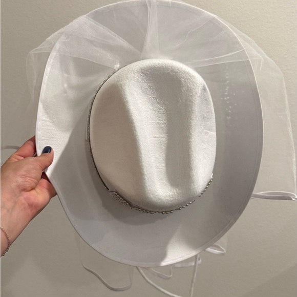 White Bride Cowboy Hat with Veil - Picture 6 of 7